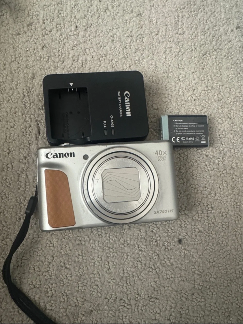 Canon SX740 HS Silver Compact Digital Camera with Brown Accent and Charger